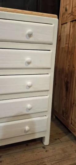 Armoire asymétrique