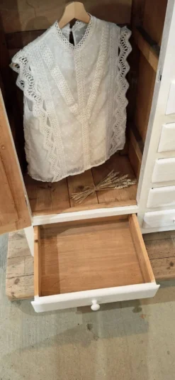 Armoire asymétrique