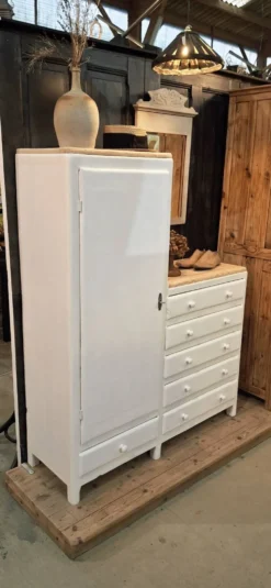 Armoire asymétrique
