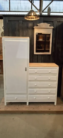Armoire asymétrique
