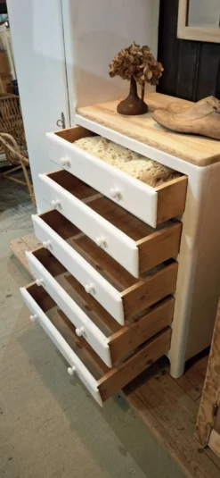 Armoire asymétrique
