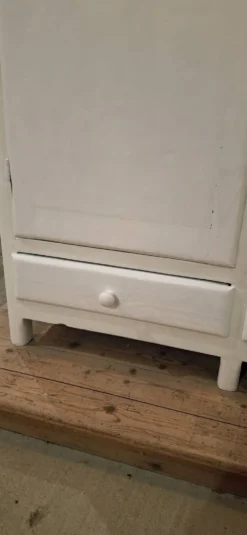 Armoire asymétrique