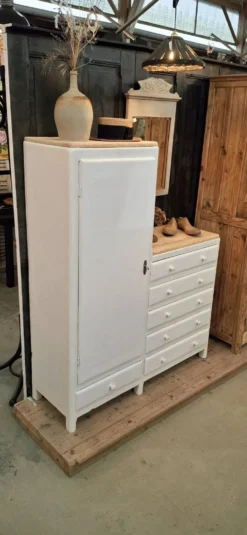 Armoire asymétrique