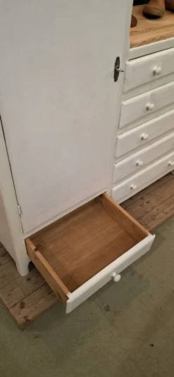 Armoire asymétrique