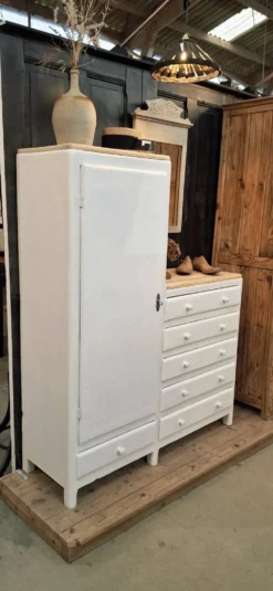 Armoire asymétrique