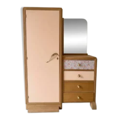 Armoire asymétrique fleurie, chêne naturel & rose poudré