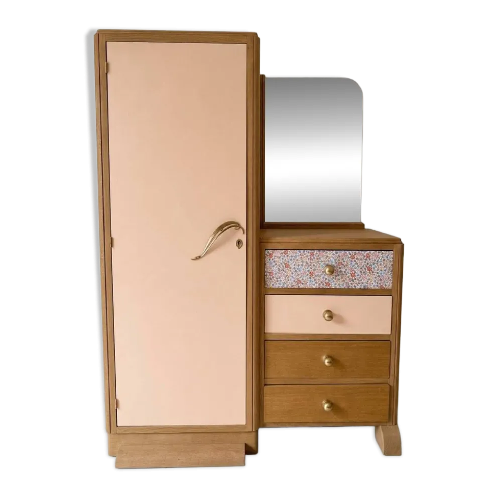 Armoire asymétrique fleurie, chêne naturel & rose poudré