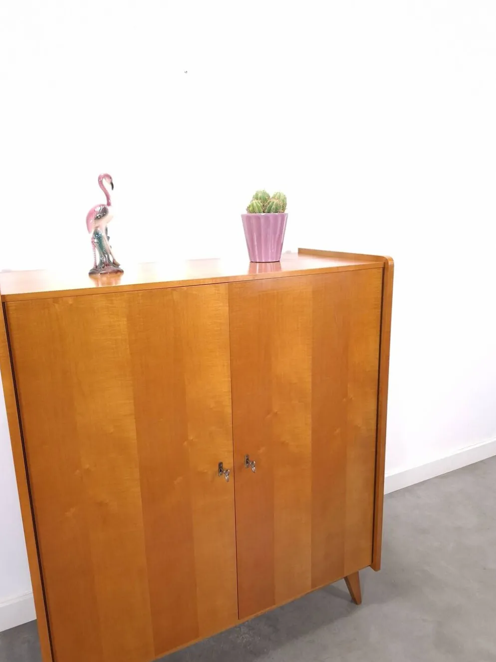 Armoire avec étagères et tiroirs, meuble de rangement