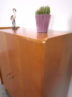 Armoire avec étagères et tiroirs, meuble de rangement