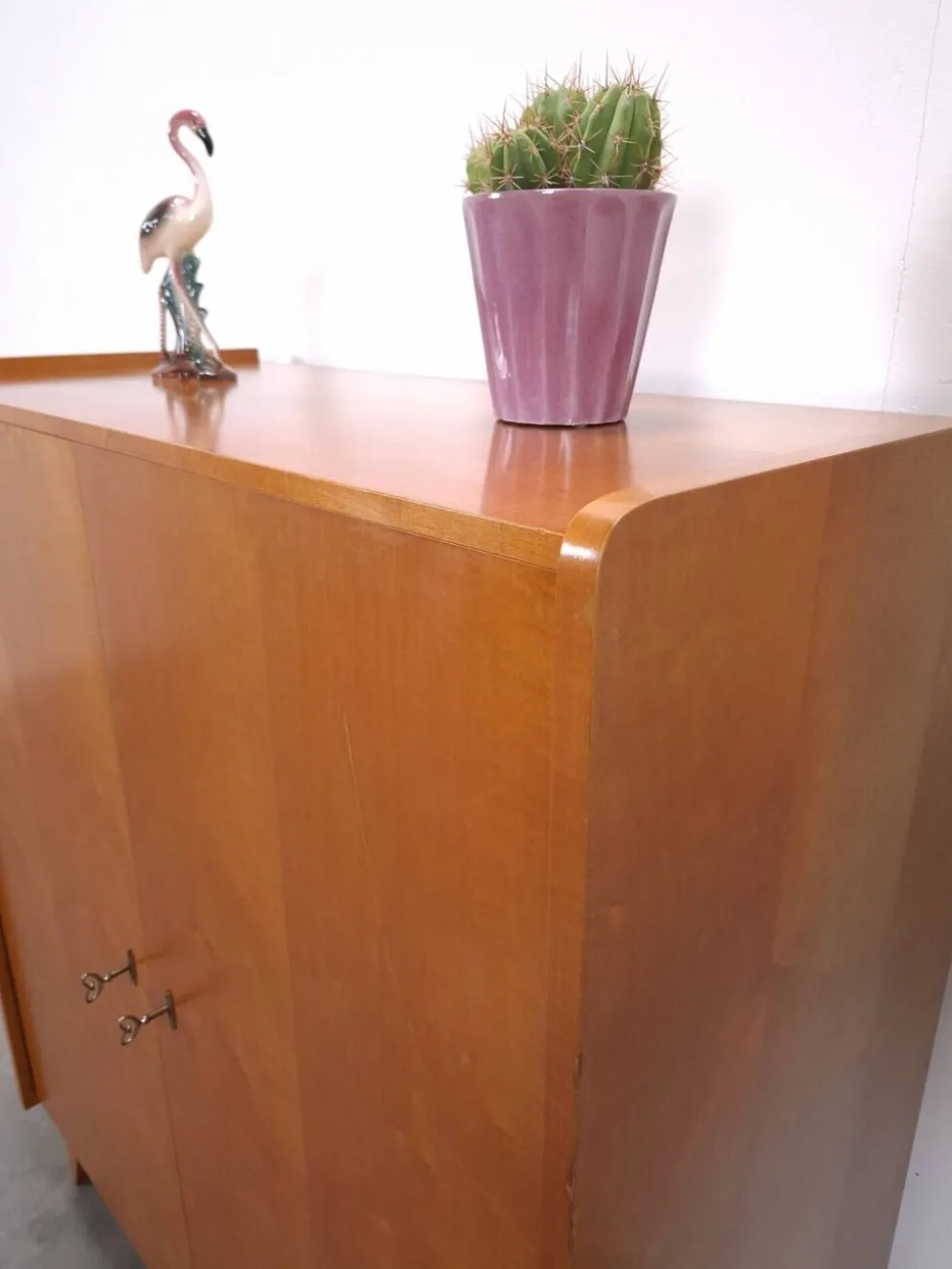 Armoire avec étagères et tiroirs, meuble de rangement