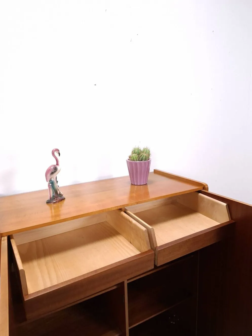 Armoire avec étagères et tiroirs, meuble de rangement