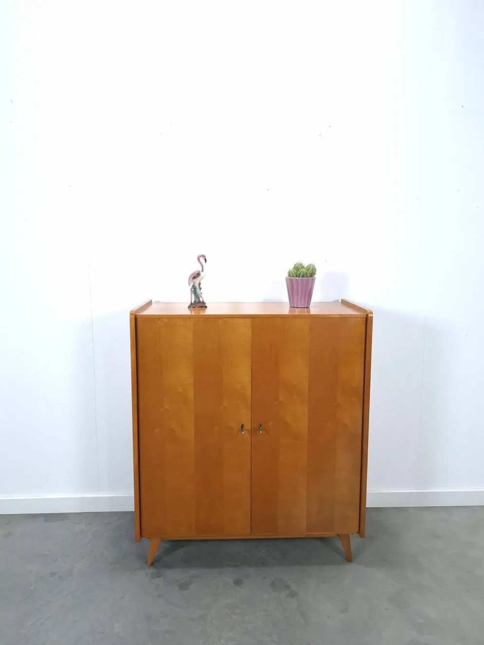 Armoire avec étagères et tiroirs, meuble de rangement