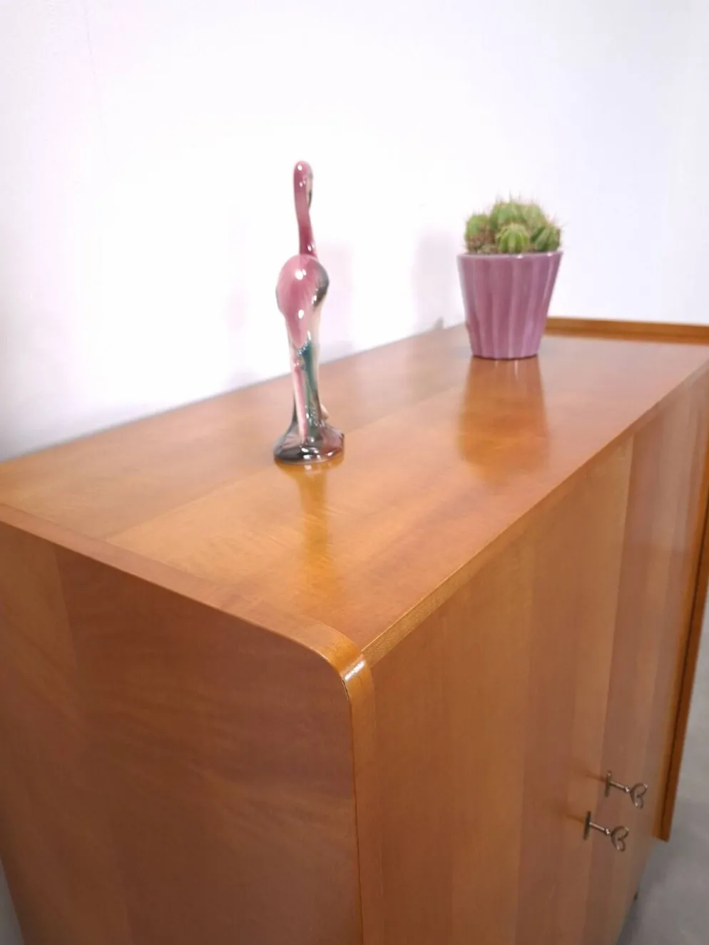 Armoire avec étagères et tiroirs, meuble de rangement