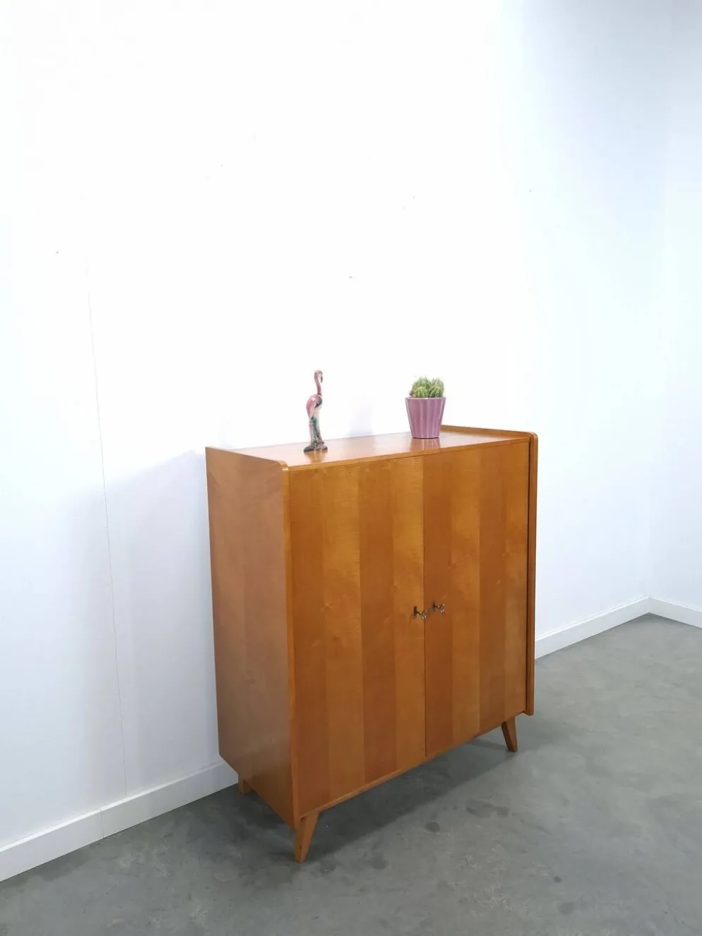 Armoire avec étagères et tiroirs, meuble de rangement