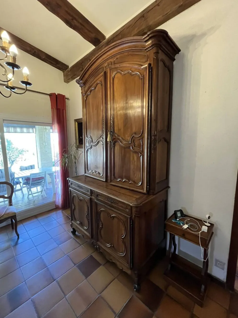 Armoire (Bahut) deux corps Louis XV en noyer 18e siècle