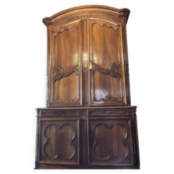 Armoire (Bahut) deux corps Louis XV en noyer 18e siècle