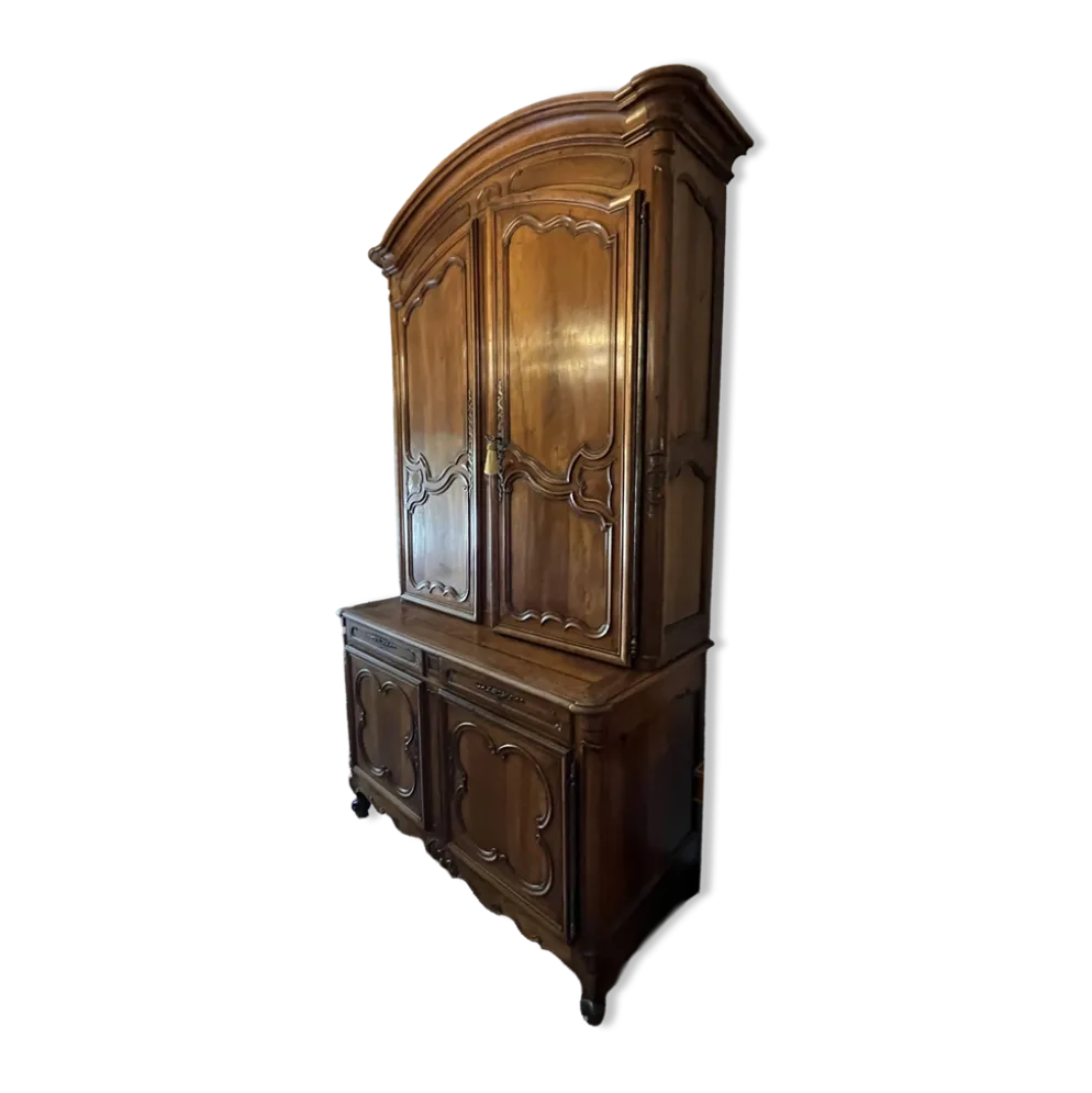 Armoire (Bahut) deux corps Louis XV en noyer 18e siècle