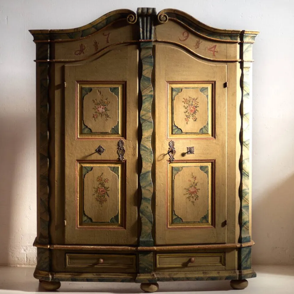 Armoire baroque ancienne peinte en pin – Empire Austro-hongrois, Année 1794