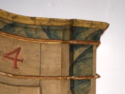 Armoire baroque ancienne peinte en pin – Empire Austro-hongrois, Année 1794
