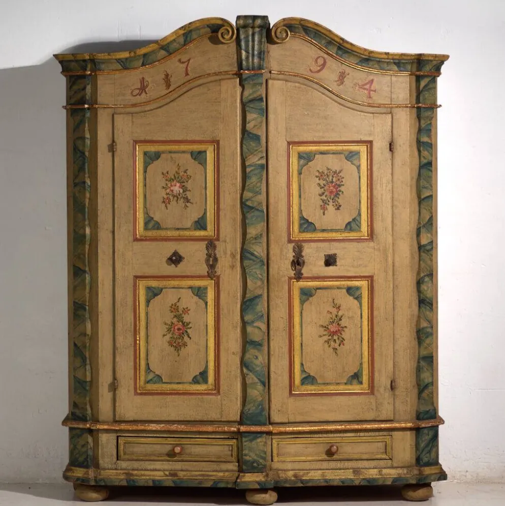 Armoire baroque ancienne peinte en pin – Empire Austro-hongrois, Année 1794