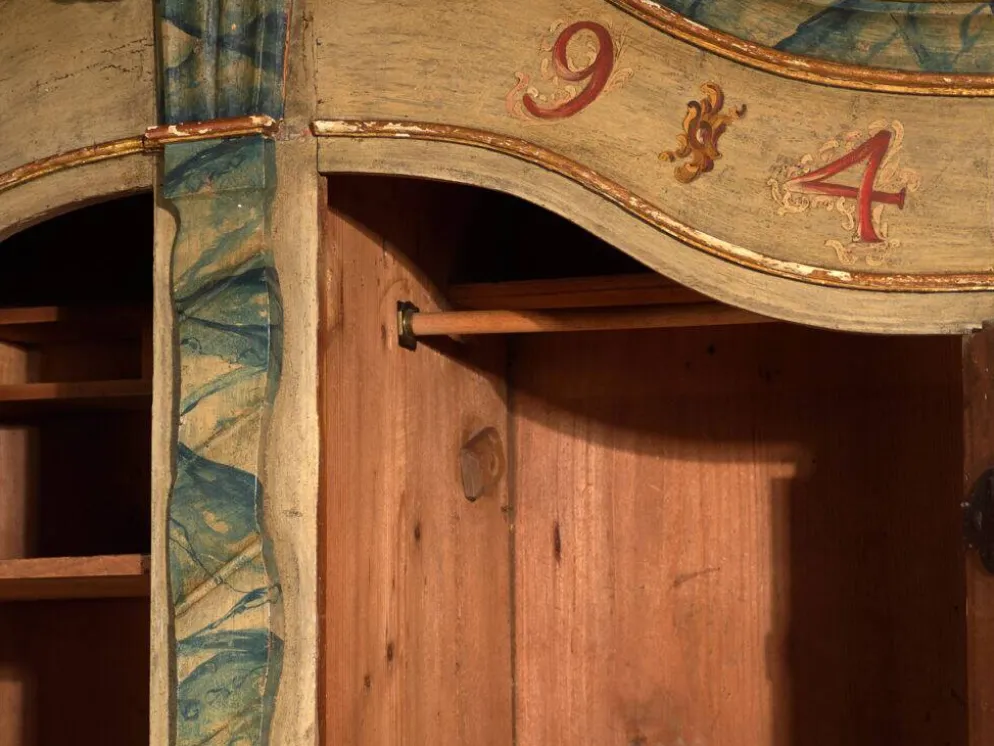 Armoire baroque ancienne peinte en pin – Empire Austro-hongrois, Année 1794