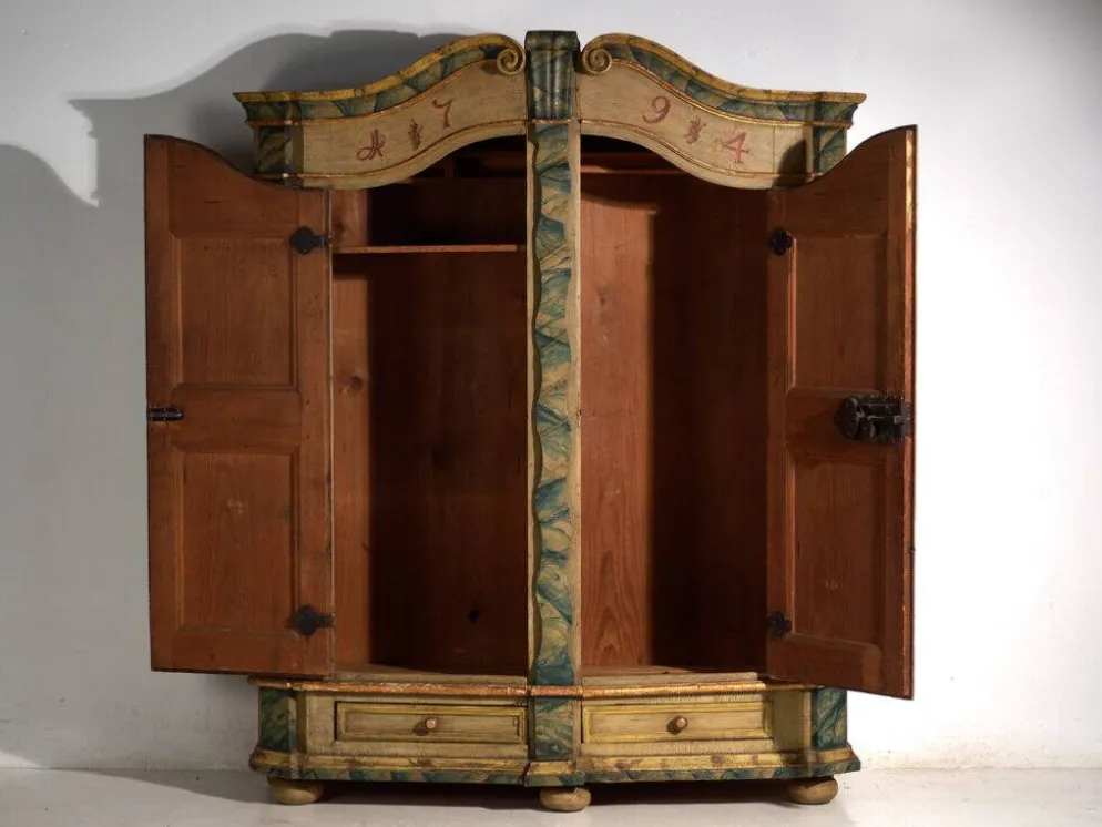 Armoire baroque ancienne peinte en pin – Empire Austro-hongrois, Année 1794