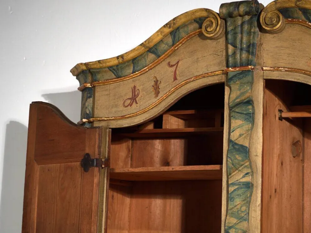 Armoire baroque ancienne peinte en pin – Empire Austro-hongrois, Année 1794