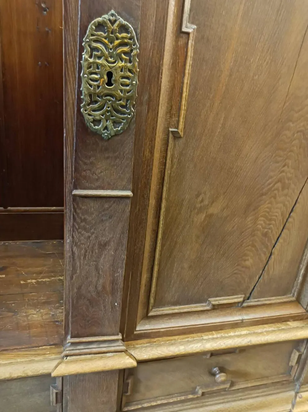 Armoire baroque en chêne, Europe du Nord vers 1730-50