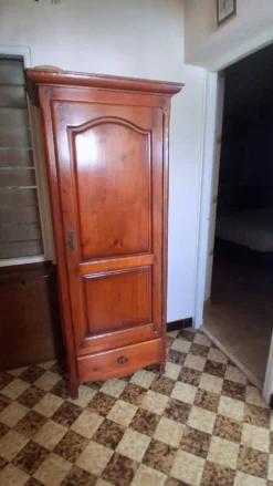 Armoire bonetière meurisier