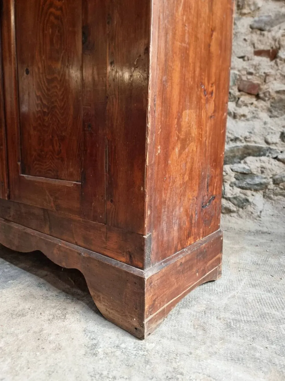 Armoire bonnetière ancienne en pin français – garde-robe rustique de campagne – vers 1900–1920