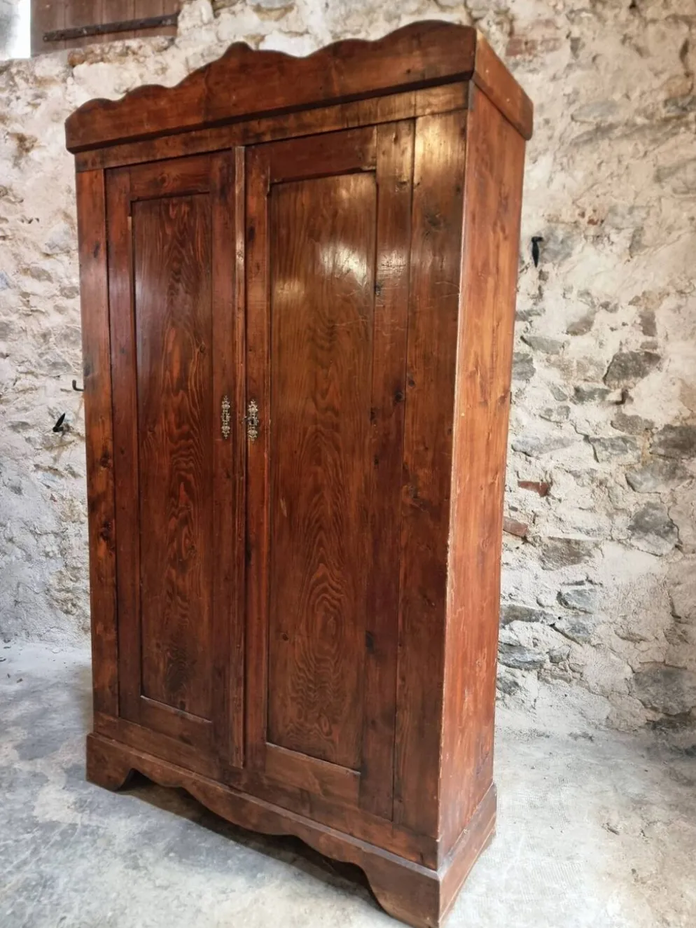Armoire bonnetière ancienne en pin français – garde-robe rustique de campagne – vers 1900–1920