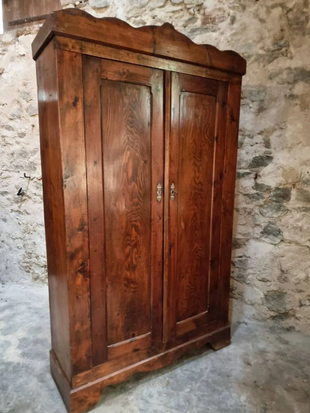 Armoire bonnetière ancienne en pin français – garde-robe rustique de campagne – vers 1900–1920