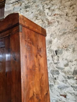 Armoire bonnetière ancienne en pin français – garde-robe rustique de campagne – vers 1900–1920