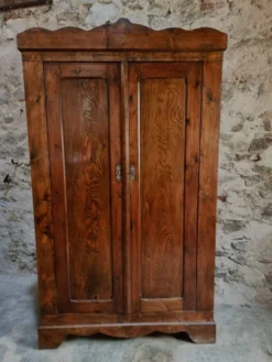 Armoire bonnetière ancienne en pin français – garde-robe rustique de campagne – vers 1900–1920