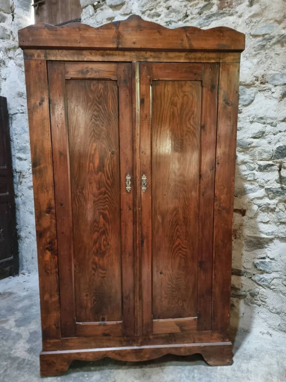Armoire bonnetière ancienne en pin français – garde-robe rustique de campagne – vers 1900–1920