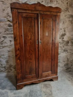 Armoire bonnetière ancienne en pin français – garde-robe rustique de campagne – vers 1900–1920
