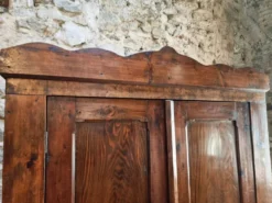 Armoire bonnetière ancienne en pin français – garde-robe rustique de campagne – vers 1900–1920