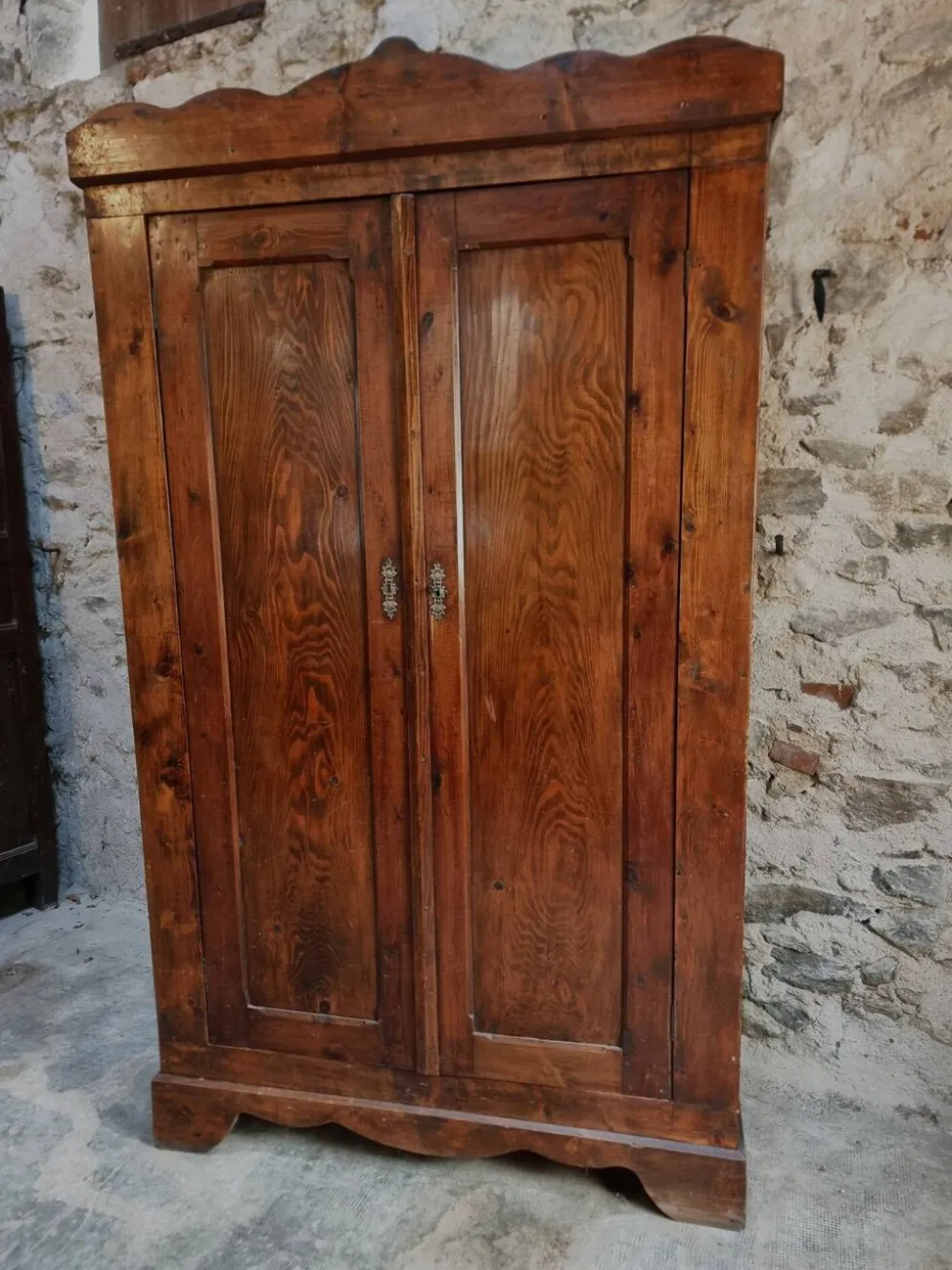 Armoire bonnetière ancienne en pin français – garde-robe rustique de campagne – vers 1900–1920