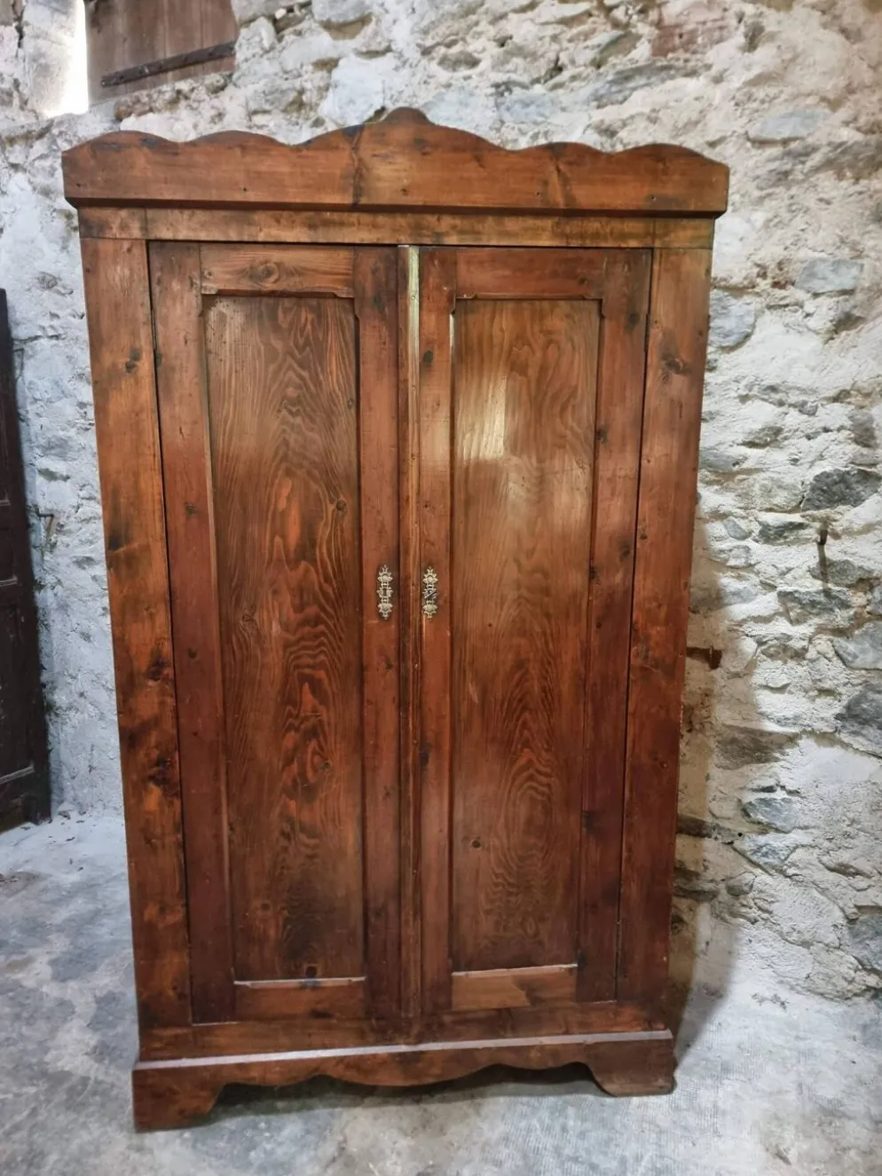 Armoire bonnetière ancienne en pin français – garde-robe rustique de campagne – vers 1900–1920