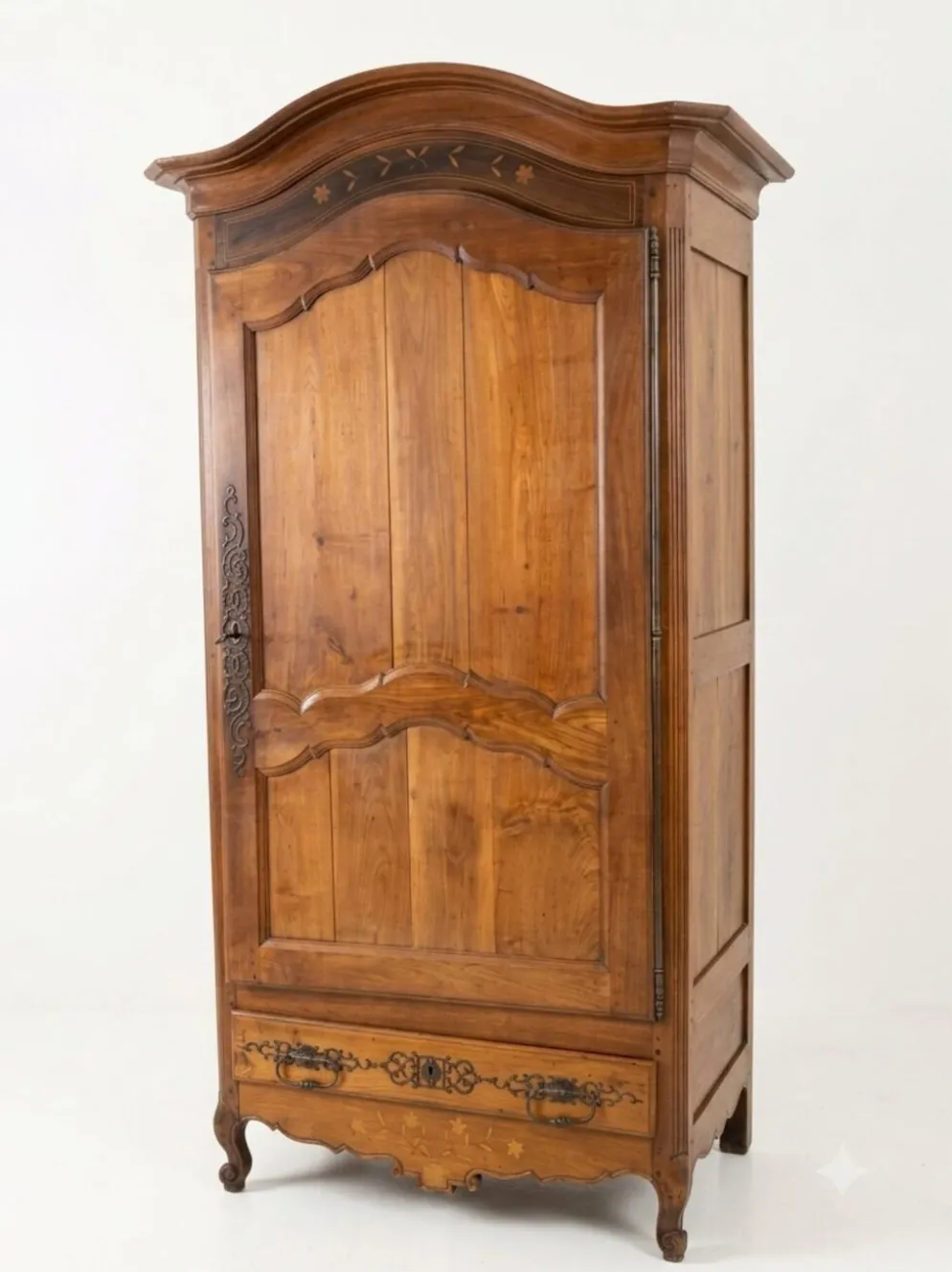 Armoire Bonnetière en noyer 18 eme