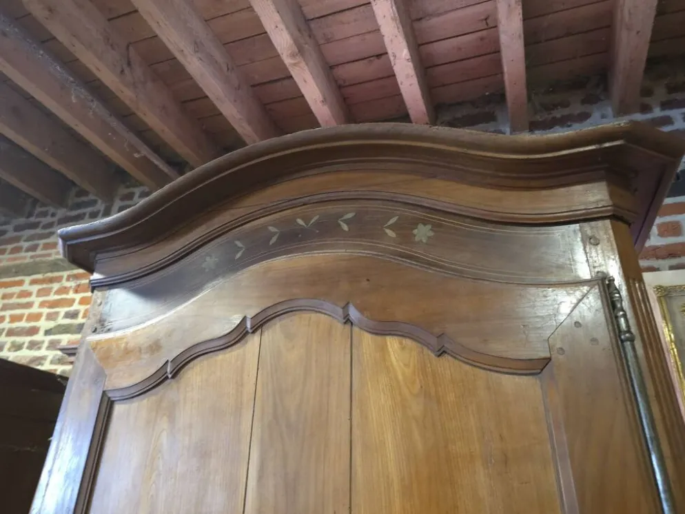 Armoire Bonnetière en noyer 18 eme