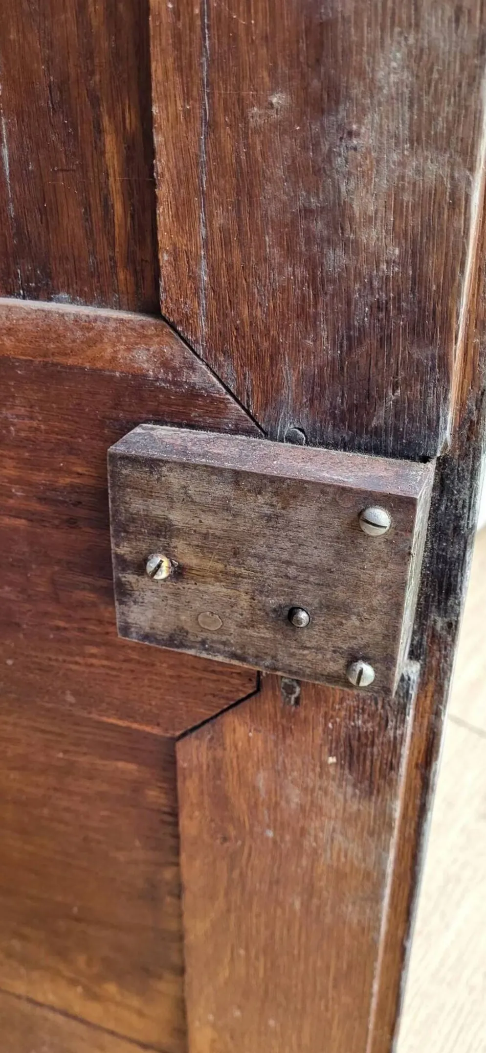 Armoire, bonnetière Louis XIII en chêne, XVIIIème s.