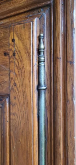 Armoire, bonnetière Louis XIII en chêne, XVIIIème s.