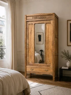 Armoire bonnetière parisienne art déco chêne brut et massif