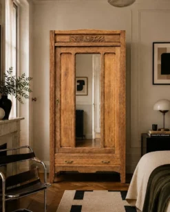 Armoire bonnetière parisienne art déco chêne brut et massif