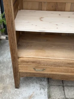 Armoire bonnetière parisienne art déco chêne brut et massif