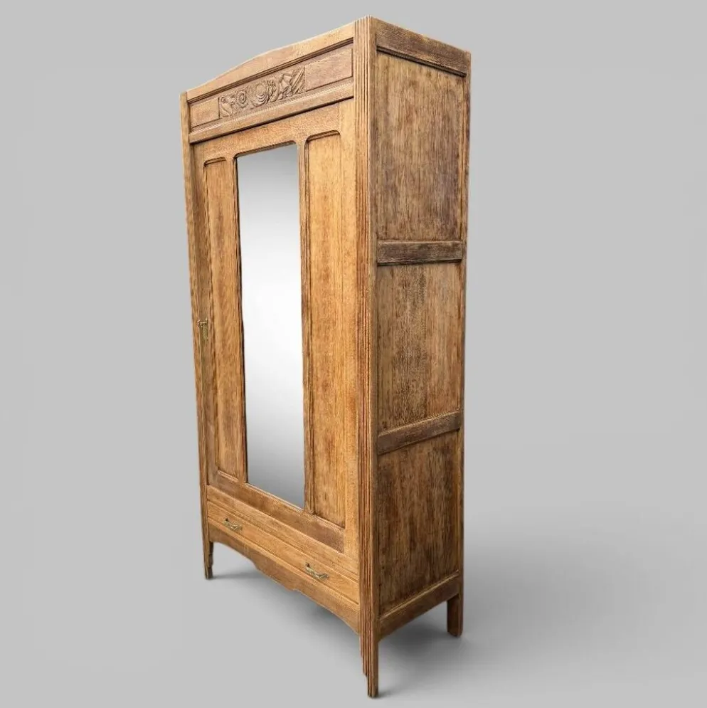 Armoire bonnetière parisienne art déco chêne brut et massif