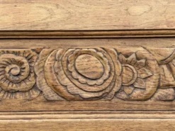 Armoire bonnetière parisienne art déco chêne brut et massif