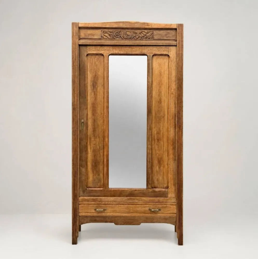 Armoire bonnetière parisienne art déco chêne brut et massif