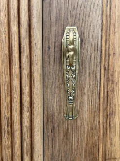 Armoire bonnetière parisienne art déco chêne brut et massif